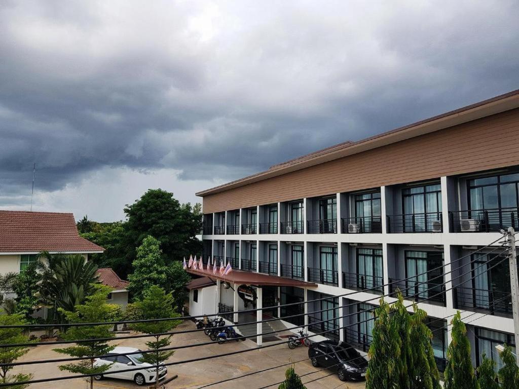 Pornsiri Hotel Sisaket Экстерьер фото